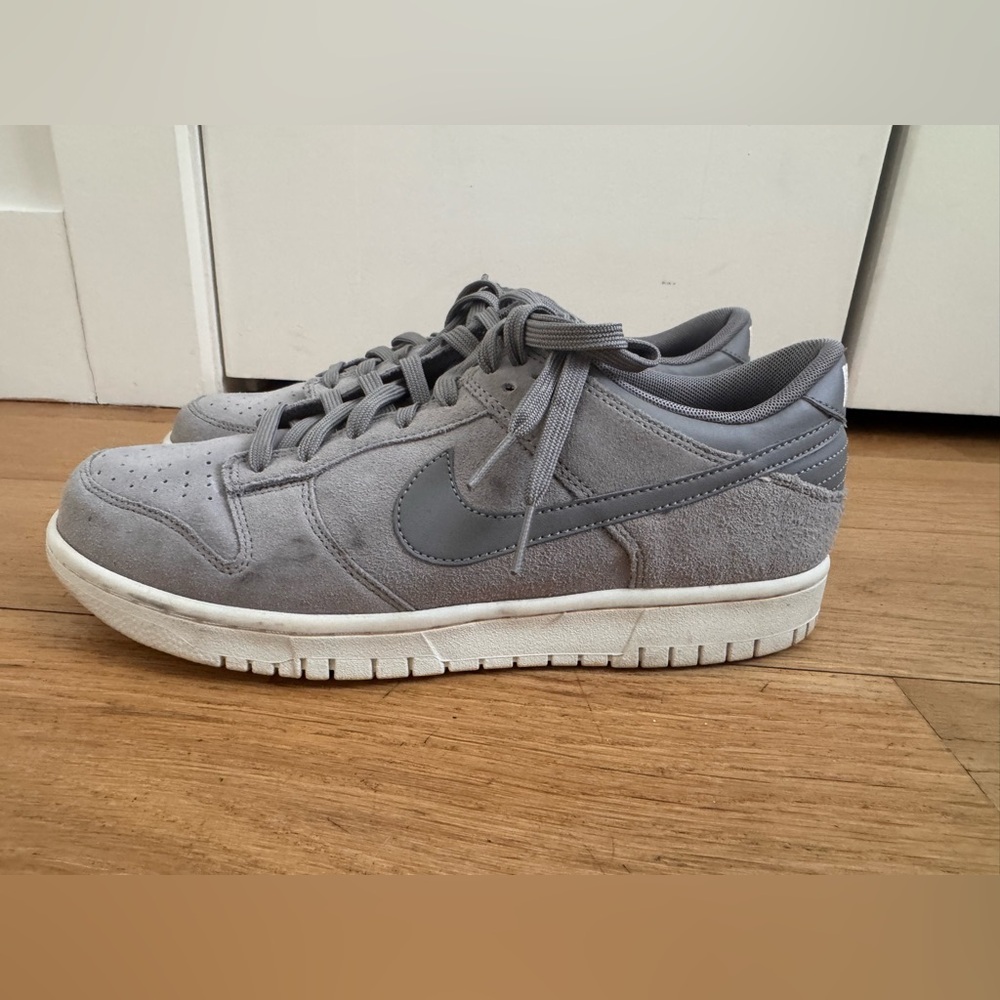 Nike Men's Classic‎ Suede Gray Sneakers